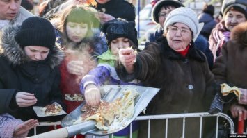 Помнится кто то тут орал про быдло-ватников, которые с лопаты едят.
Давайте, повторите это же самое про британцев.