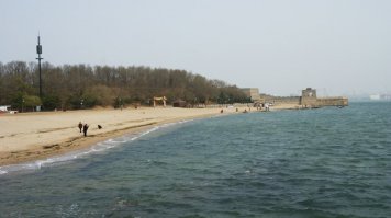 Две фотографии одного места. В первые года 20 века. Взятая в 1900 году нашими войсками крепость Бейтан. И сейчас. Как говориться почувствуйте разницу.