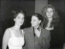 Джоди на Вайнонку глаз положила.