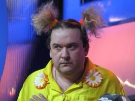 У нее брата нет?