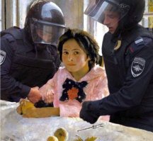 Девочка с персиком. История за картиной