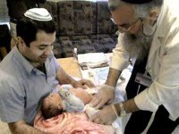 Этот вон вообще кусок йуха оттяпал где крики и визги по этому поводу? Человеку йух испортили без его согласия а не просто в тазик окунули с холодной водой.

Я не защищал никогда попов но этот пост перебор от яжемати.