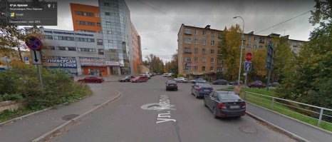 то что вы обвели, знаки стоп, а у тети как раз главная. вот вид на перекресток со стороны второго участника дтп