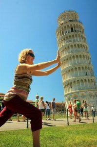 это местная достопримечательность и правильный ракурс:)