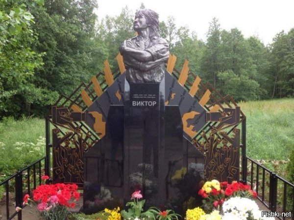 К годовщине гибели Виктора Цоя приведена в порядок площадка у памятника на 35-м километре