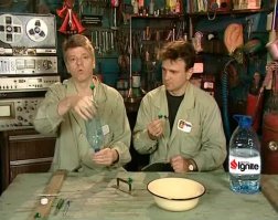 Король полторашек: новосибирец построил стену из пластиковых бутылок из-под «Карачинской»