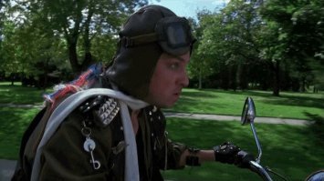 - классный мотик, а куда батарейки ставятся?