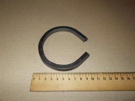 А если серьезно - то сквозь набитую на этом сальнике "резьбу" масло уже не пройдет. Хоть стоя хоть не стоя