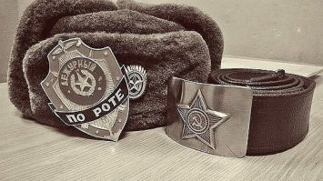 Значок "Дежурный по роте" появился году в 95, до этого повязка была.