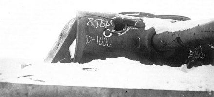 Ну вот фото с испытаний.
Т-34-85, пробил маску орудиня на башне Т-5 "пантер" Ausf.А с 1000 метров (Первое фото)
ИС-2, пробил лобовую броню Т-5 "пантер" Ausf.А с 2000 метров (Второе фото)