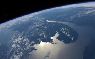 Геолог исследует снимки Земли со спутника и делится находками удивительных и странных мест