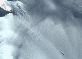 Вот интересное фото что то упало или боинг или еще что то
54 39'44.62S 36 11'42.47W