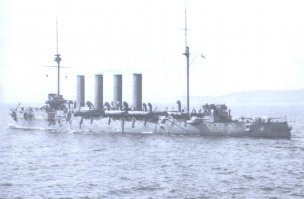 Хм... 1916 год. Крейсер "Варяг". И ещё раз крейсер "Варяг". Только 1963-1990 года.