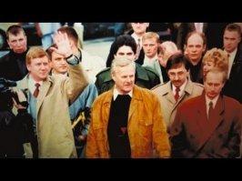 Ты думаешь, мало сейчас пирамид? К примеру на обвале курса и рухнувших акциях нужные люди вовремя перевели деньги в валюту и по дешёвке скупили акции предприятий.

Да и, повторюсь, люди то у власти всё те же