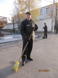 Ну ты сам просил прямо Ленин в шушенском! Скоро по льду финский залив перейдёт и на броневичок'с!