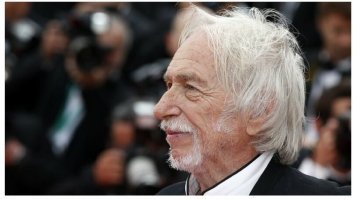 85 лет человечищу вчера исполнилось!  
Как думаете, он это ел?