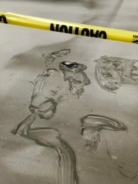 там вон шлепка а рядом лапа 40+размер,дебилов много и в возрасте.