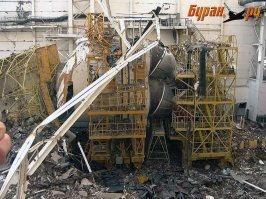 "Индевор" стоит в павильоне,наш летавший "Буран" погиб под обломками корпуса в мае 2002 года
-печально..