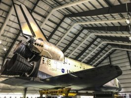 "Индевор" стоит в павильоне,наш летавший "Буран" погиб под обломками корпуса в мае 2002 года
-печально..