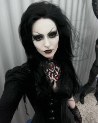 О! София Ротару... Кто найдет Аллу с Максиком?