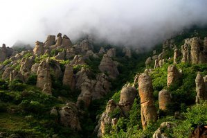 "Долина привидений" (Демерджи) в Алуште, Крым.