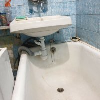 вполне не плохо. Там где была раковина воткнули стиралку..