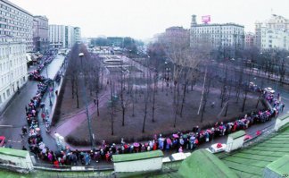 А кто-то в девяностом готов был 4 часа в очереди стоять за этим "быстрым" американским питанием...)