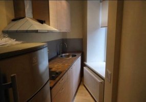 раковину поменьше никак ума не хватило поставить?