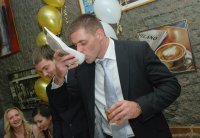 я надеюсь, башмак новый? из потнючего копыта я бы пить побрезговал. хотя и из нового прорезиненного, не знаю..