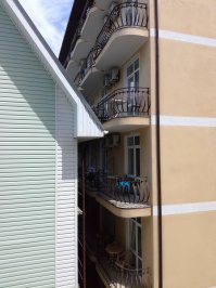 Мастерство организации уютного отдыха на малых площадях)))
Витязево. Рядом с отелем "Екатерина". Уржался когда увидел)))