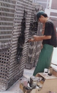 Ну, "миниатюра" из Начала не такая уж и миниатюрная)
А про это думал что дом настоящий с наложенной графикой