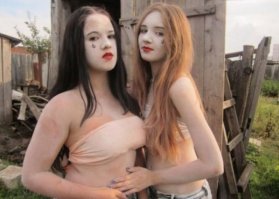 Сельского анутража не хватает. Большинство фоток могли быть сделаны и в городских квартирах. Где заборы, вёдра, стога, трактора, коровы, галоши в конце концов