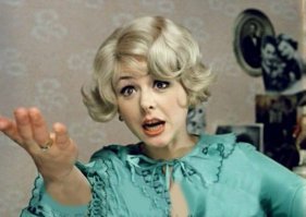 Интересно, хоть один человек который кричит про лунный заговор - сподобился взять тупо и прочитать про лунную гонку? Возможно, осознав масштабы работ во всех сферах, то количество привлечённых человек, те сотни шпионов и разведчиков по обе стороны занавеса и тот уровень стороннего наблюдения - внезапно придёт мысль, что будь там хоть минимальная афера (американцы долетели до Луны, но забыли какой-нить научный прибор или вроде того), про это бы знали буквально через сутки уже везде (Например как они лунный ровер чинили скотчем и куском обшивки от спускаемого модуля). Это ж вам не на санях съездить на северный полюс, сфоткаться и вернуться, где из свидетелей только белые медведи. Тут надо, по  хорошему, либо замочить, либо подкупить несколько десятков тысяч человек по обе стороны земного шара чтоб скрыть и замолчать такую операцию.
Это я уже молчу, что спутники других держав давно слетали и отфоткали место высадки Апполонов, где видны следы астронавтов, работают уголковые отражатели LRRR и всё в точности совпадает с описанием программ США.
Но нет, и это не факт, выходит очередной школьник на каникулы, читает одну жёлтопресную статейку уровня РЕН-ТВ, и бежит в интернет открывать всем ПРАВДУ. И даже про павильонные снимки чёто-то мямлит как про доказательства. Хотя США вполне открыто эти снимки делали специально для прессы во время подготовки миссий и после во время тренировок. Никто из этого секрета не делал. Но  это ж много читать надо и разбираться в технологиях.. куда проще зачитать высер такого же школьника и побежать дальше по миру "раскрывать людям глаза". И так каждые пару месяцев, особенный пик случается во время школьных каникул. Ну вы за№%али уже школьники, идите учитесь, сентябрь на носу, вам ещё изложение писать "Как я провёл летом", там свою фантазию и применяйте.