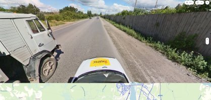 весьма странное решение водителя автобуса. Может не хватало профессионализма. Посмотрел ту дорогу, там в обоих направлениях нет ни одного знака "обгон запрещен", так же как и нет разметки на дорожном полотне вообще. На у ширины дороги вполне хватает для обгона или опережения. Считаю тут ещё вопрос должен быть адресован к дорожным службам, так как по дороге курсирует общественный маршрутный транспорт, но на ней нет ни знаков ни разметки.
