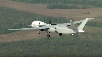 "Полетал сегодня вокруг нового строящегося Карамышевского моста."
На этом летал или на этом?
Когда же ты все успеваешь?