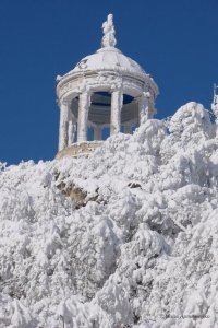 Немного снега для тех, кто любит зиму и изнывает от жары