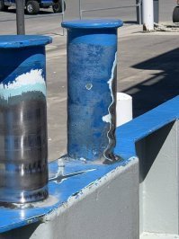 Минутка занудства: 

Это не "Причал парома" ))), это - Кнехт - парная тумба с общим основанием на палубе судна, служащая для крепления тросов.