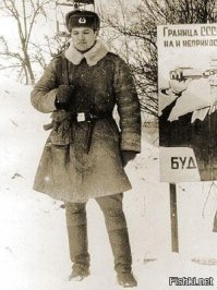 Он еще в армии служил, погранвойска.