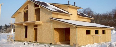 Из стружек и опилок.