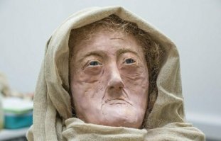 На Мэрил Стрип похожа)