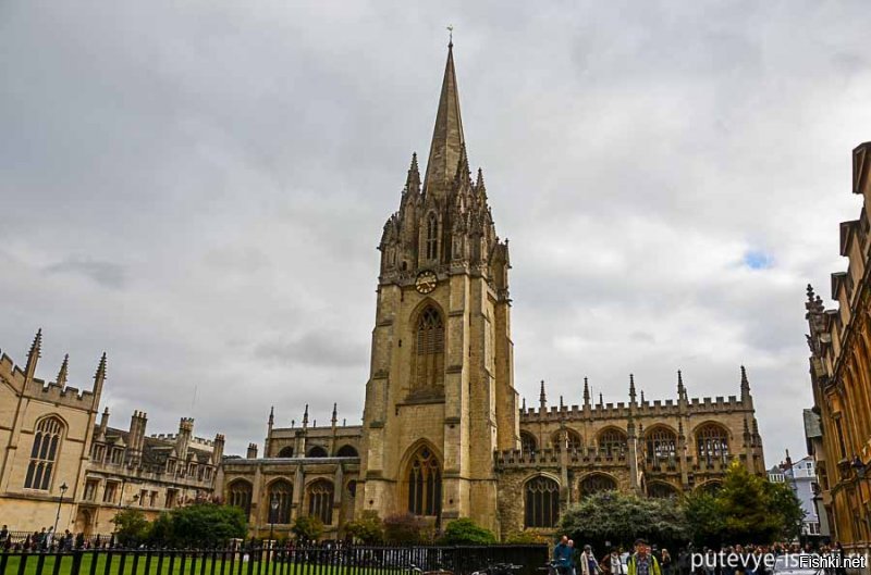 1.King's College Chapel в Кембриджском Университете.
2.Университетская церковь Святой Девы Марии, Оксфорд

P.S.  Как странно - самым престижным Университетам Мира, совсем не мешают церкви, церкви мешают только жертвам ЕГЭ...