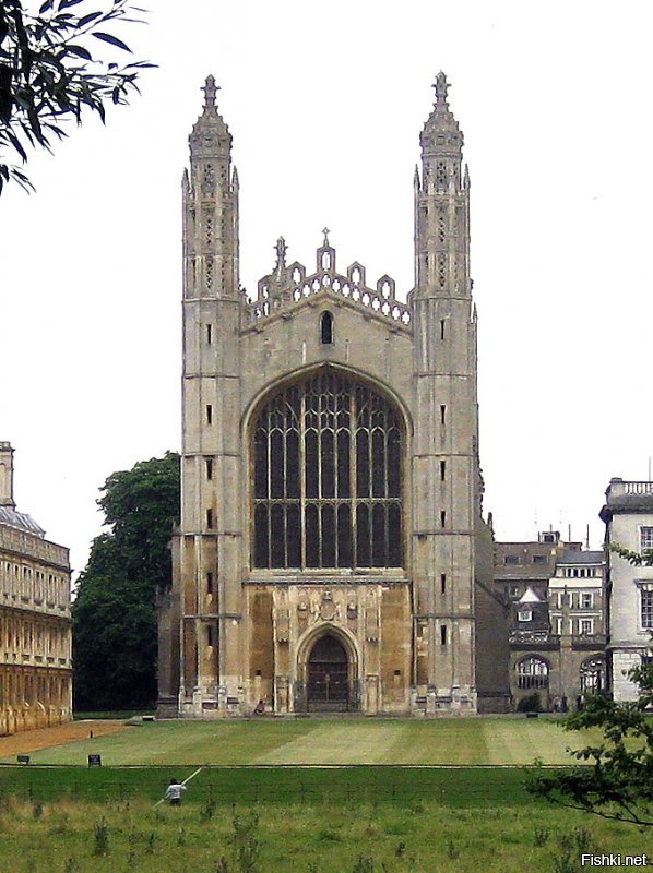 1.King's College Chapel в Кембриджском Университете.
2.Университетская церковь Святой Девы Марии, Оксфорд

P.S.  Как странно - самым престижным Университетам Мира, совсем не мешают церкви, церкви мешают только жертвам ЕГЭ...