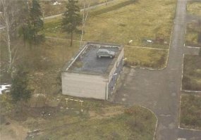 Видал подобное. Чувак любил парковаться перед подъездом и не вникал никак на просьбы и замечания. Итог был точно такой же.