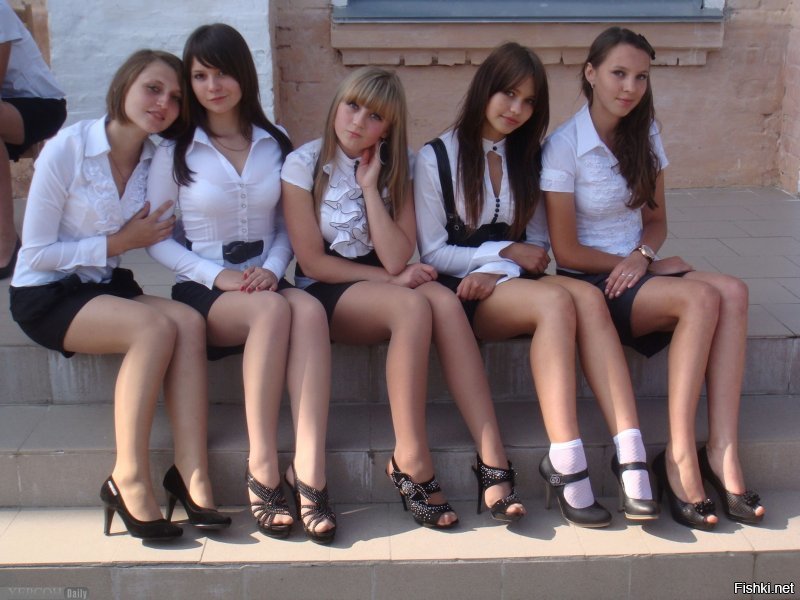 5-ней никого уже не удивишь. Допустим, что начала несовершеннолетней. Но ведь никаких данных о том, что это за девочки из какой страны и куда смотрели родители или органы опеки?На счет детства современной молодежи, то половая и физиологическая (не интеллектуальная )акселерация превалирует!Как они пинают своих сверстников что курят пьют и слушают...
Ш - школьницы