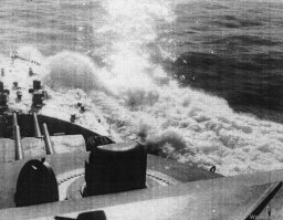 эх, досталось Ташкенту...Потерял 45% плавучести, оба котельных залило, центральный артпост, артпогреб, трещина в палубе, стал зарываться носом в волну, пришлось сбросить торпеды и всё лишнее...Капитан приказал уничтожить документы. На самом деле заслуга в том, что не было прямых попаданий, конечно, зенитчиков. А про "пешки" вообще слышу впервые.
И всё-таки достало его люфтваффе в Новороссийске у стенки.