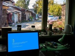 По-моему, это оригинал (кроме синего экрана)