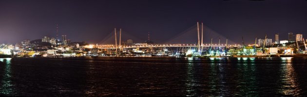 Уже привыкли . Город как город . 
Вот на работе иногда фотографирую .
День и ночь ....
Рутина