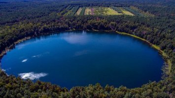 Если Луна одной стороной всегда повёрнута к Земле, то вопрос.... Кто стрелял по Луне? и когда? Вавилонская башня супер оружие 17 века? Что за оружие использовалось в ответ?
Луна это корабль который нас охраняет чтоб мы не вырвались в космос и не взаимодействовали с другими цивилизациями? Мы в тюрьме?
