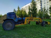 Что здесь не так? Автора смутил минивелосипед или мангал из швейной машины?

А здесь - навеска-грейдер на трактор? Что в этом удивительного?