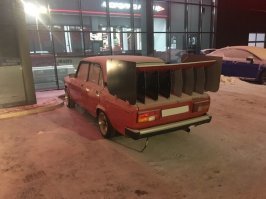 Это же та самая аэродинамичная дрифт-пятёрка из Греции!